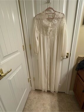 Radcliffe Vintage 50’s-60’s Nylon White Robe Sheer Chiffon Lace Peignoir L